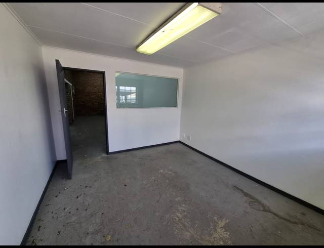 172M² WAREHOUSE TO LET IN WADEVILLE